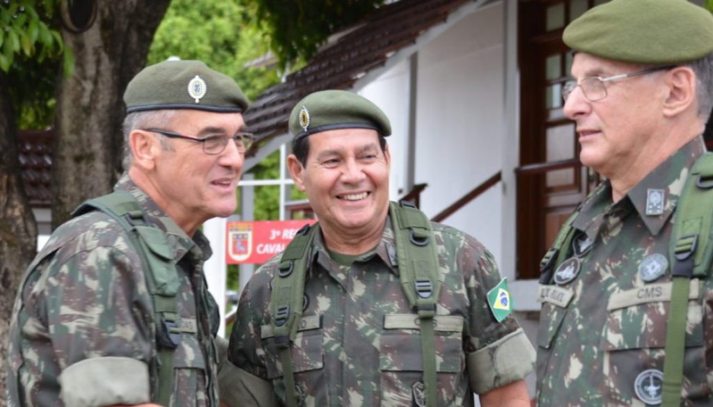 Inspirados por Bolsonaro, militares lançam 71 candidatos nas eleições de 2018