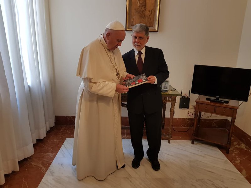 Papa recebe Amorim e sinaliza interesse e preocupação com o Brasil