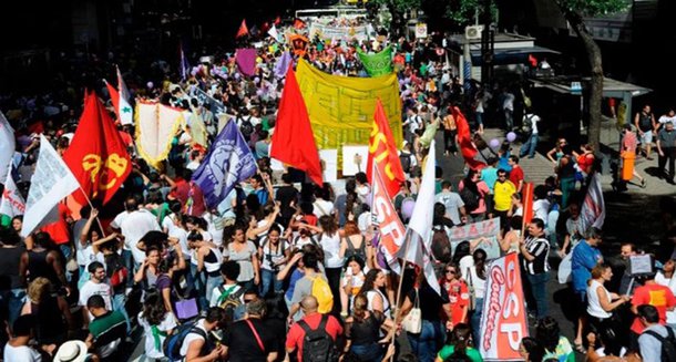 Democracia condenada