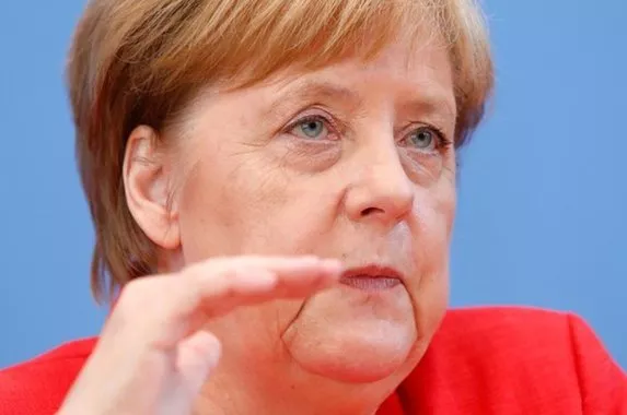 Plataformas de mídia social precisam assumir responsabilidade sobre conteúdo, diz Merkel