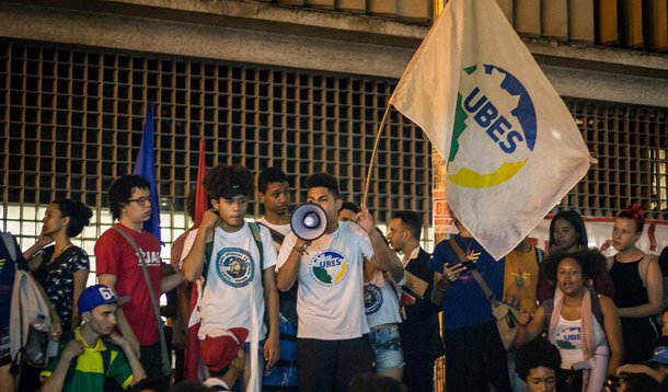 Aos estudantes secundaristas