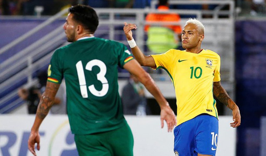 Neymar defende-se das críticas e diz que fica no PSG