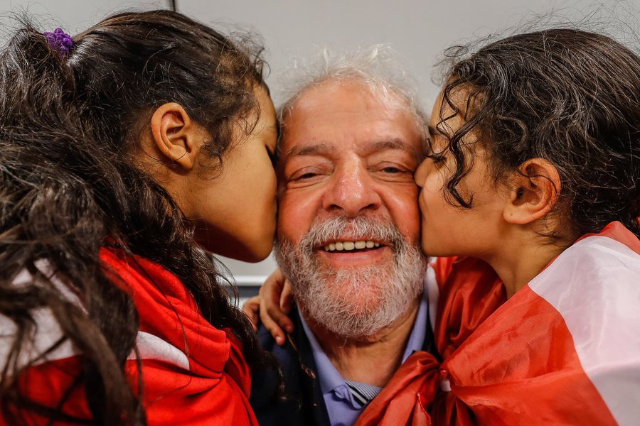 Sucessão presidencial emperra, à espera de Lula