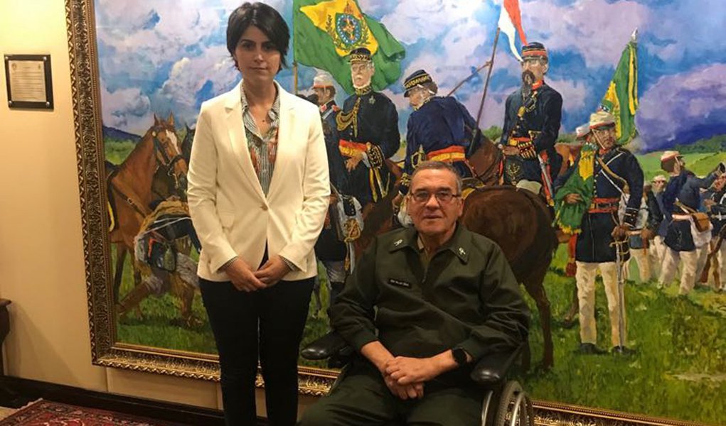 O encontro de Manuela com Villas Boas, comandante do Exército