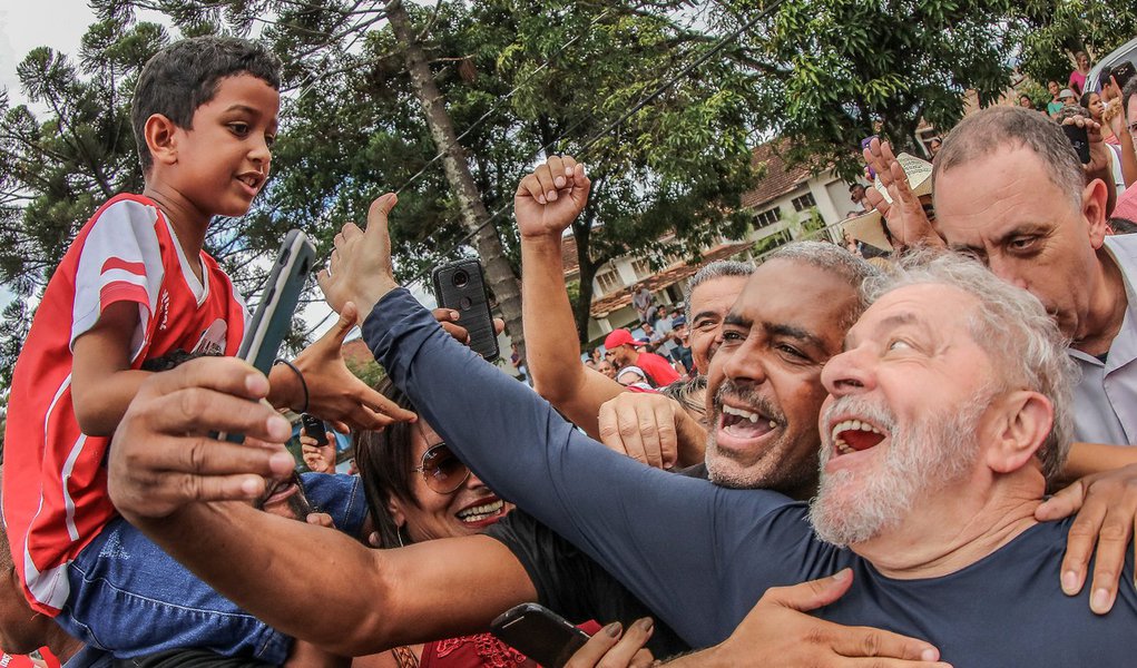 Pesquisa do Instituto Paraná mostra Lula líder e que eleição presidencial é 'água parada'