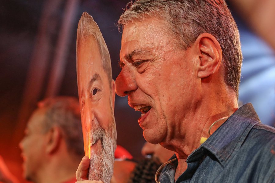 Quer ser Lula? Imprima a máscara do ex-presidente
