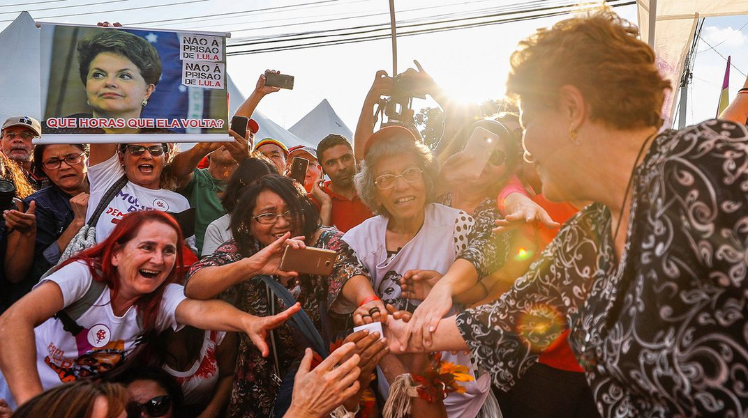 Livro 'Dilma Roussef - A Senhora da Democracia' é lançado