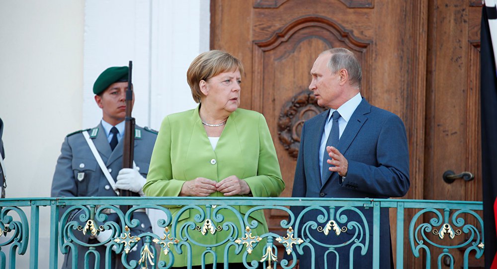 Merkel e Putin realizam encontro em que abordam temas difíceis da situação internacional