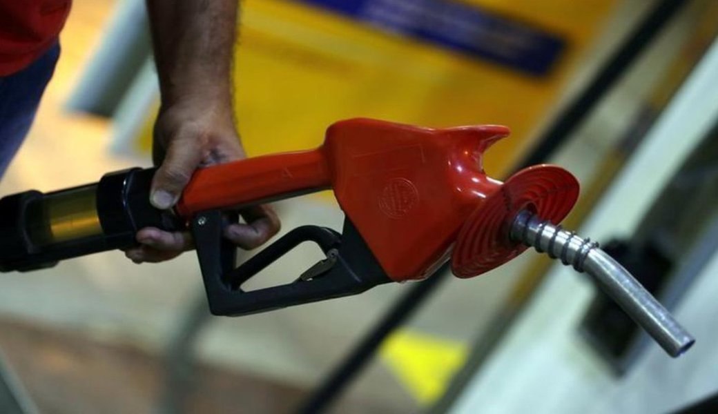 Gasolina nas refinarias terá alta de 0,5%, anuncia Petrobras