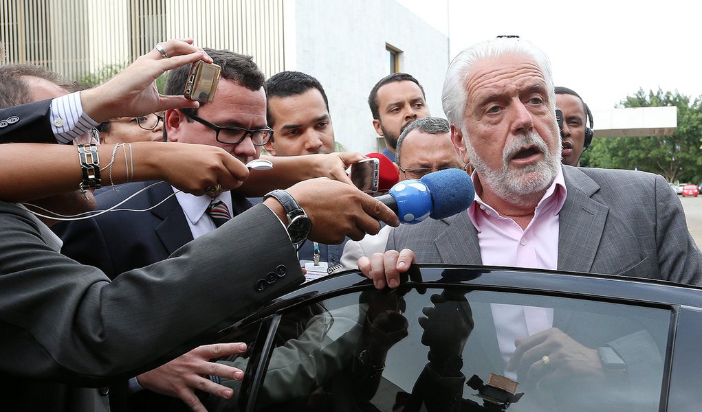Minha torcida é absoluta para que a gente consiga o registro de Lula, diz Wagner