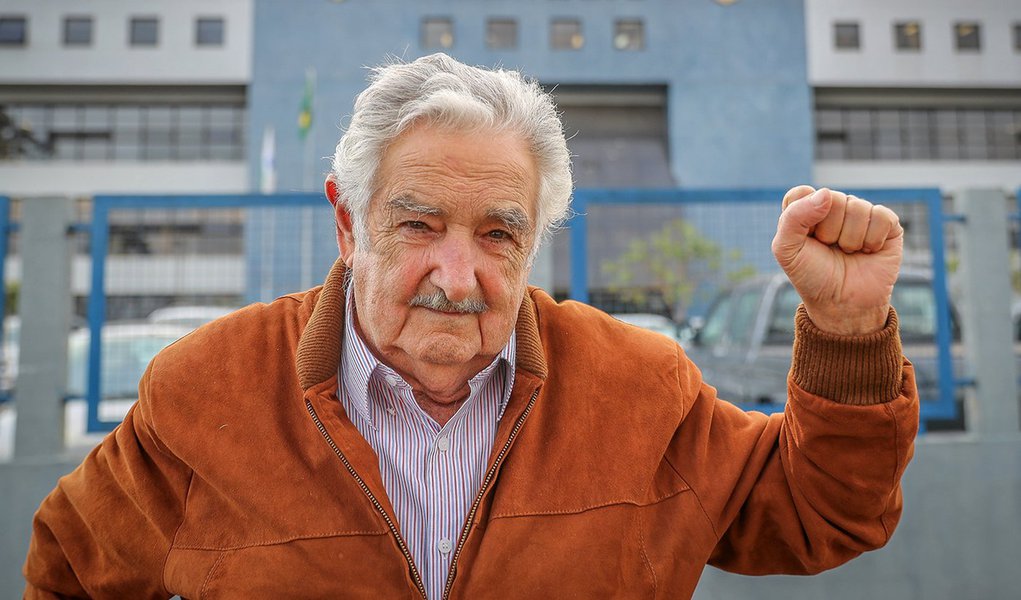 Alegando razões pessoais e cansaço, Mujica renuncia ao cargo de senador