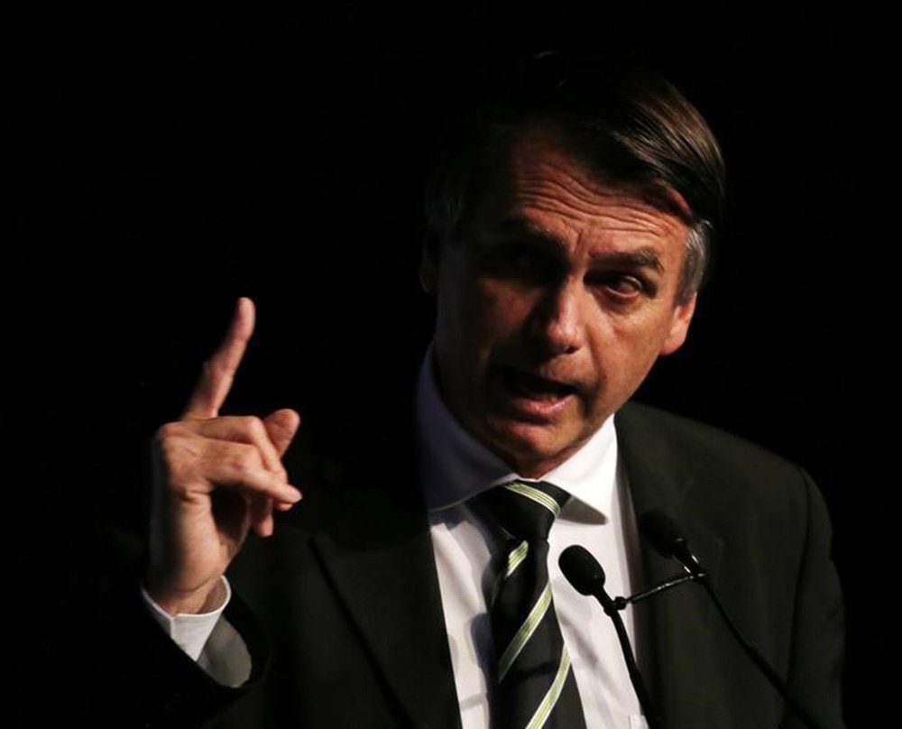 Em programa de governo, Bolsonaro diz querer levar bolsa-família para todos os brasileiros