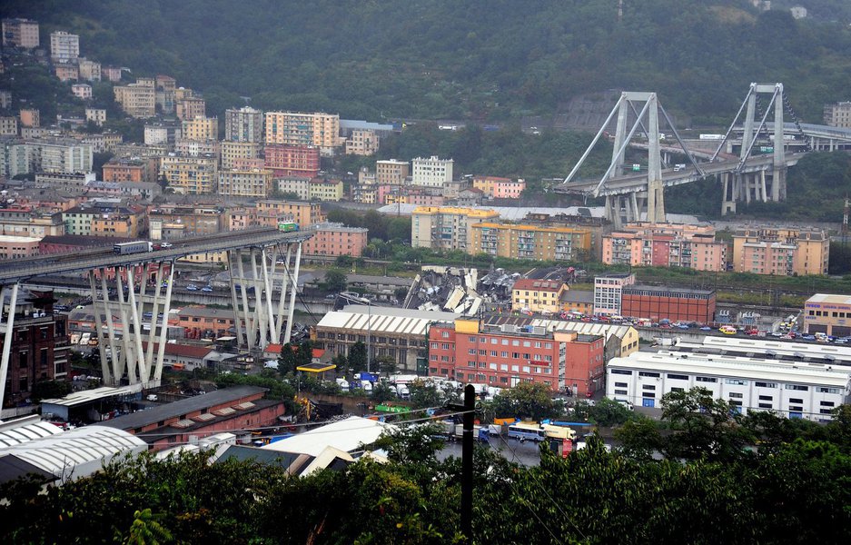 Queda de ponte deixa ao menos 30 mortos na Itália