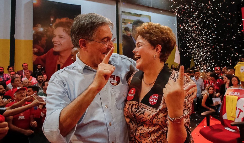 PT registra candidaturas de Pimentel e Dilma