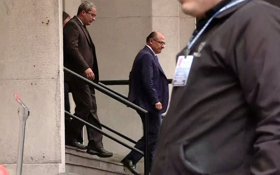 Alckmin depõe sobre suspeita de receber R$ 10 milhões em caixa 2