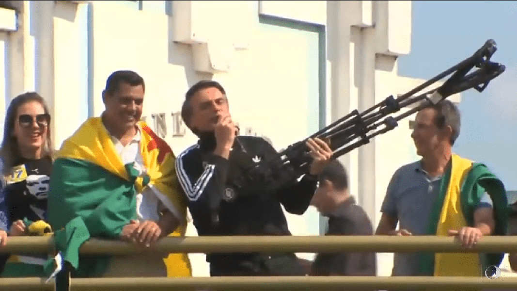 Bolsonaro diz que ameaça de assassinatos foi 'brincadeira'