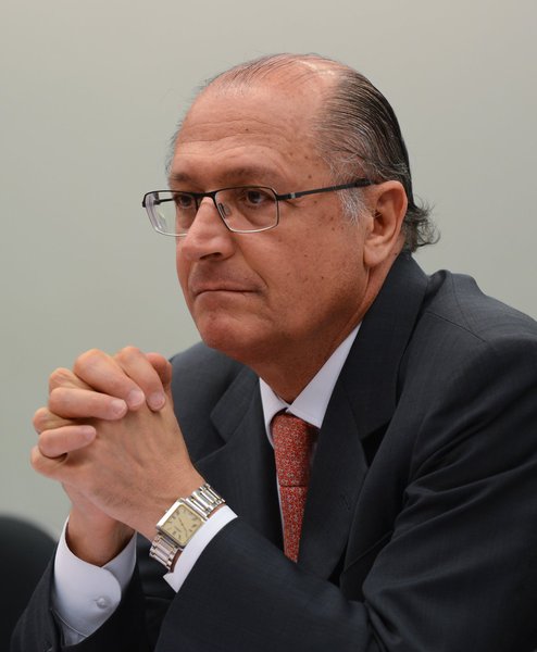 Assustado com pesquisas, Alckmin erra e troca nome de sua vice