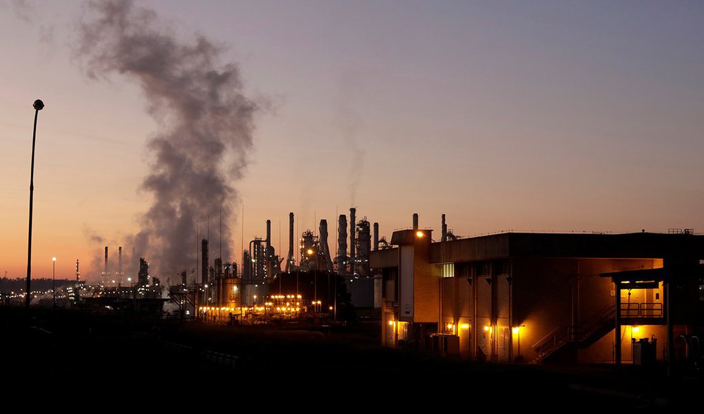 Incêndio paralisa produção de refinaria da Petrobrás em Paulínia