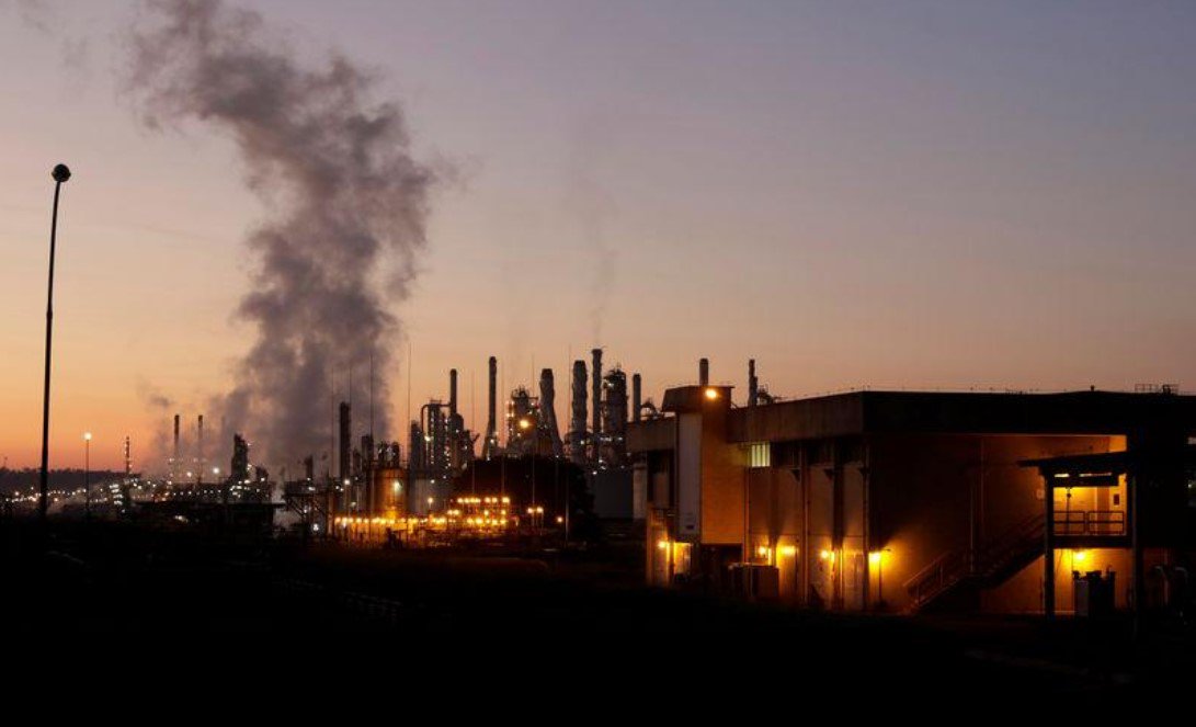 Incêndio atinge refinaria da Petrobras em Paulínia e paralisa produção