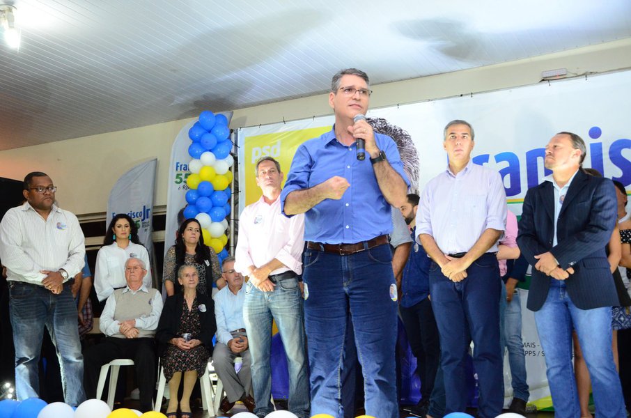 Francisco Jr. lança candidatura com grande reunião em Goiânia