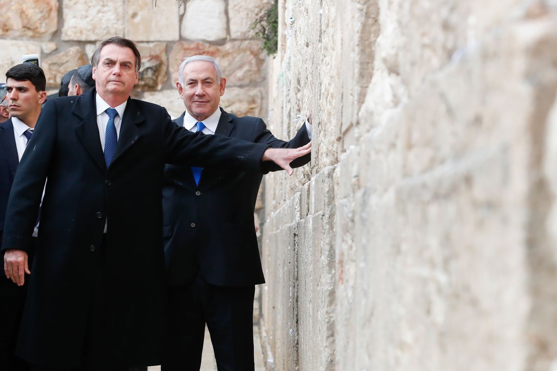 Bolsonaro volta a prometer embaixada em Jerusalém