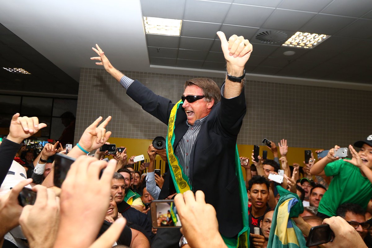 Bando de fanáticos no poder: seita do capitão doido é que deixa Brasil ingovernável