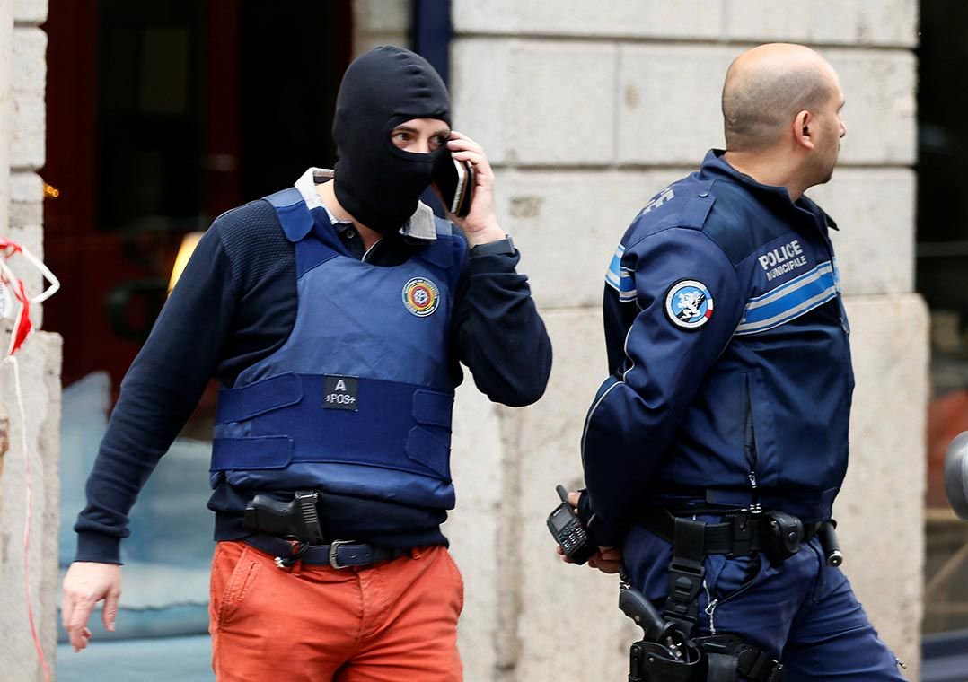 Explosão de pacote deixa mais de 10 feridos em Lyon