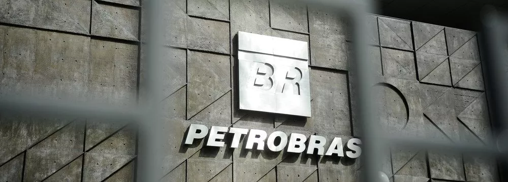 Acionistas da Petrobras mudam apenas 1 dos 11 membros do conselho em assembleia