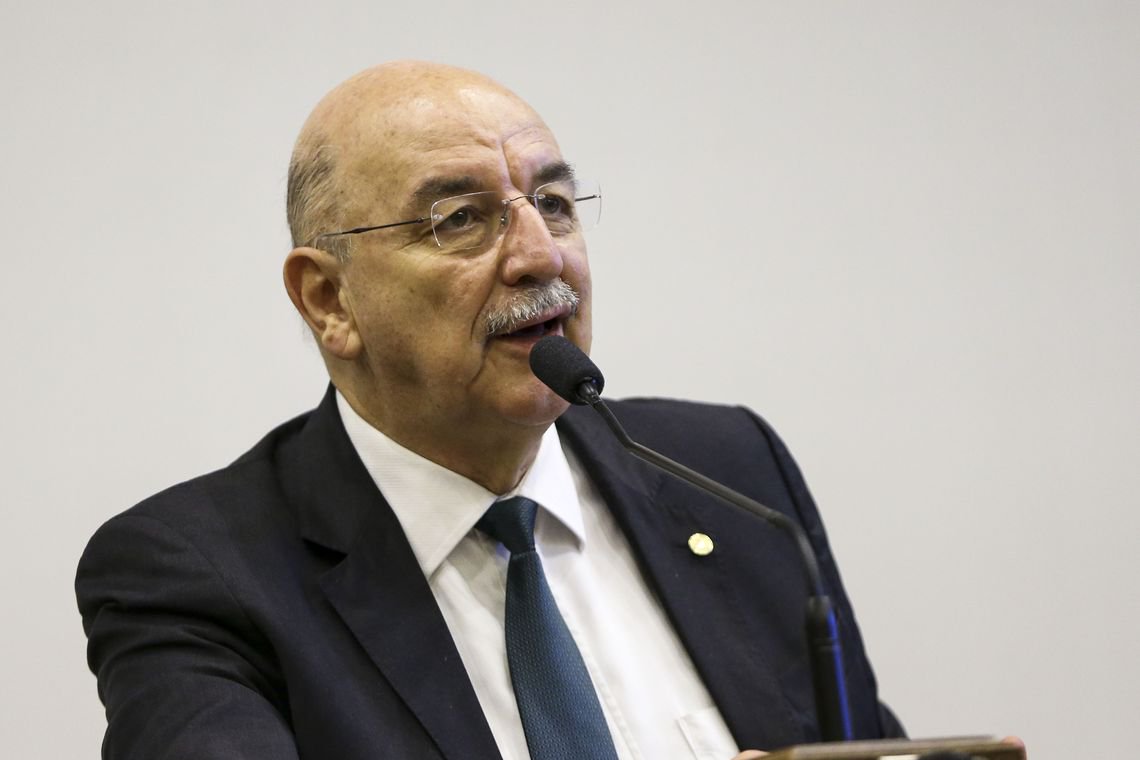 Ministro ataca Fiocruz e diz que 'não confia' em estudo sobre drogas, engavetado
