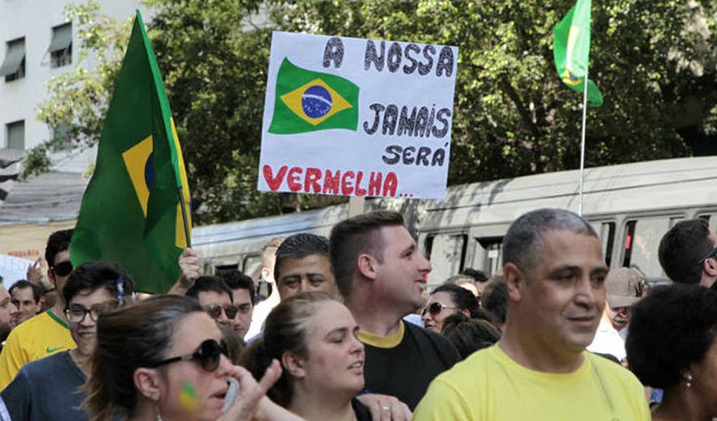 Livro analisa surgimento das redes de extrema-direita quatro anos antes da eleição de Bolsonaro
