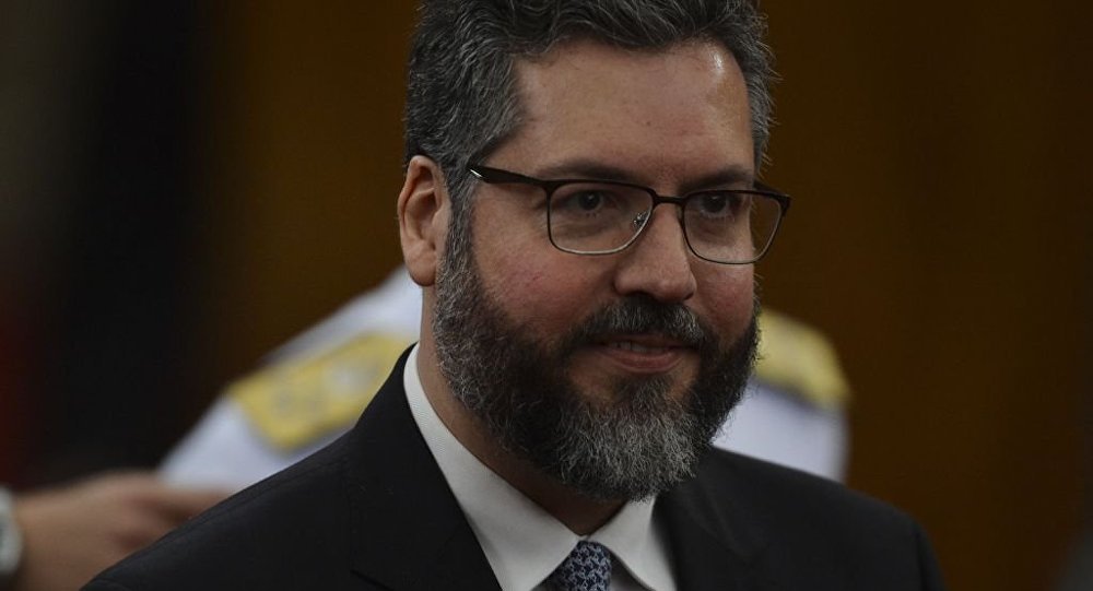 Ernesto Araújo provoca Venezuela e diz que queda de Maduro é 'questão de tempo'