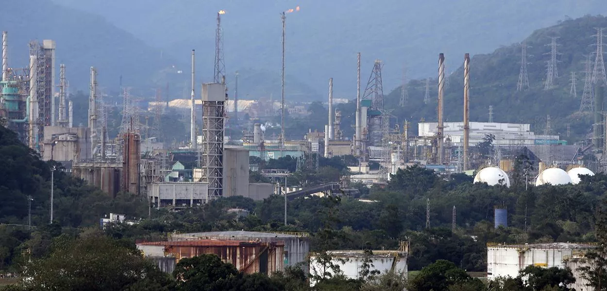 Vista geral de indústrias em Cubatão