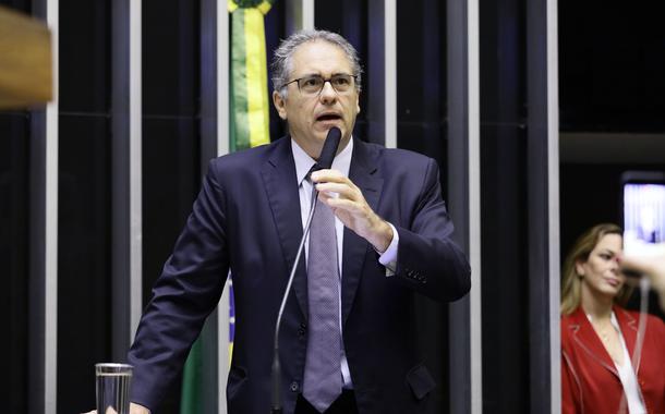 'Mercado ganhou a Sabesp de mão beijada e população terá que arcar com o prejuízo', protesta Zarattini