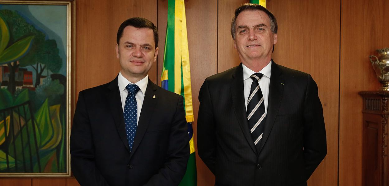 Jair Bolsonaro durante encontro com o Secretário de Segurança Pública do DF, Anderson Gustavo Torres.