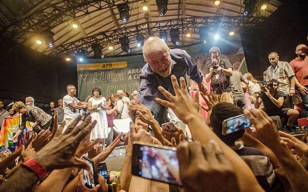Ex-presidente Lula em ato com artistas no Circo Voador (RJ)
