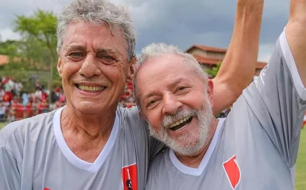 Lula homenageia o "grande Chico Buarque", que completa 80 anos nesta quarta-feira