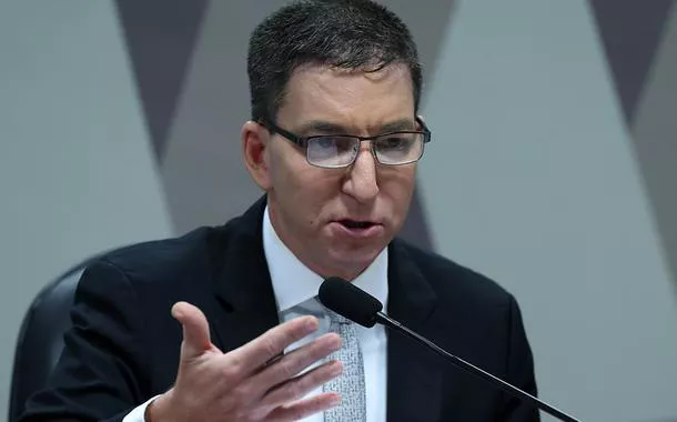 Oposição na Câmara solicita audiência com Glenn Greenwald após denúncias de que Alexandre de Moraes agiu 'fora do rito'