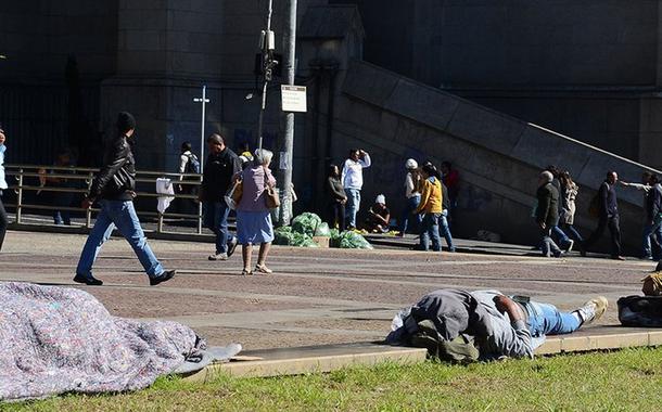 População de rua cresceu dez vezes no Brasil, desde o início da guerra híbrida, em 2013