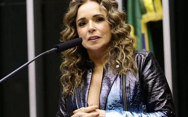 'Querem destruir a democracia atacando a economia', diz Daniela Mercury sobre disparada do dólar