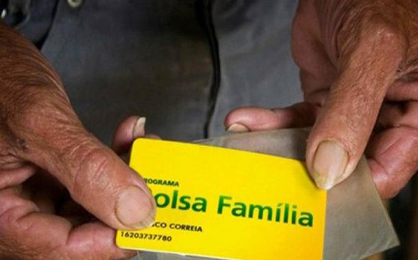 Bolsonaro corta número de reentradas no Bolsa Família.