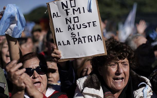 Argentinos saem hoje às ruas em protesto contra ditadura de Milei