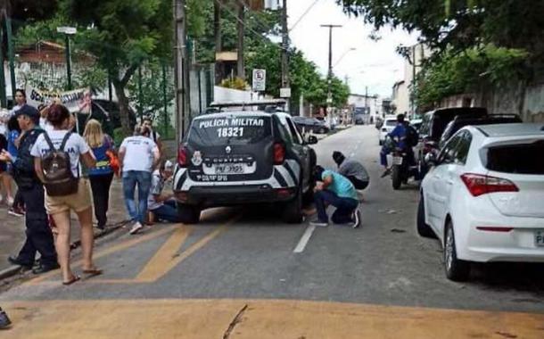 É Carnaval: policiais saem fantasiados de milicianos e levam terror ao Ceará