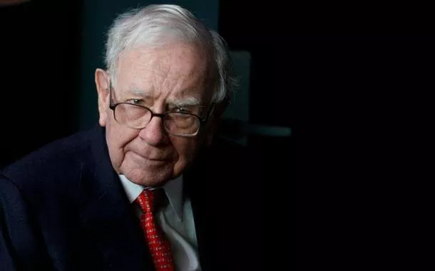 "Warren Buffet está acumulando dinheiro para comprar tudo após a quebra do mercado de ações", diz S.L. Kanthan