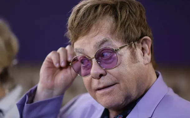 Músico, cantor e compositor Elton John