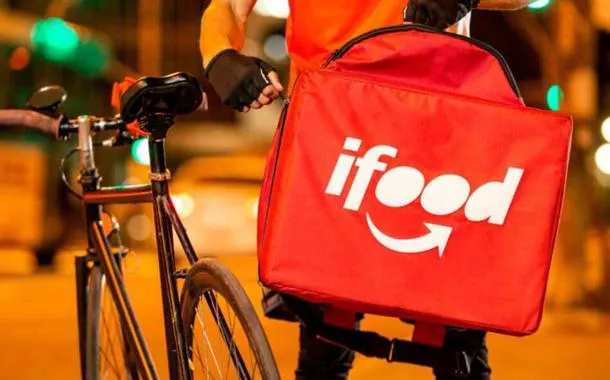 Rendimento de entregadores do iFood cresce e ultrapassa salário mínimo, mostra pesquisa