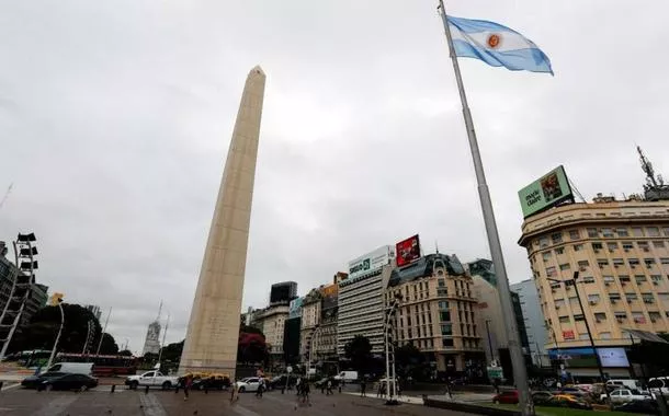 Hotel desaba na Argentina; bombeiros buscam pessoas soterradas