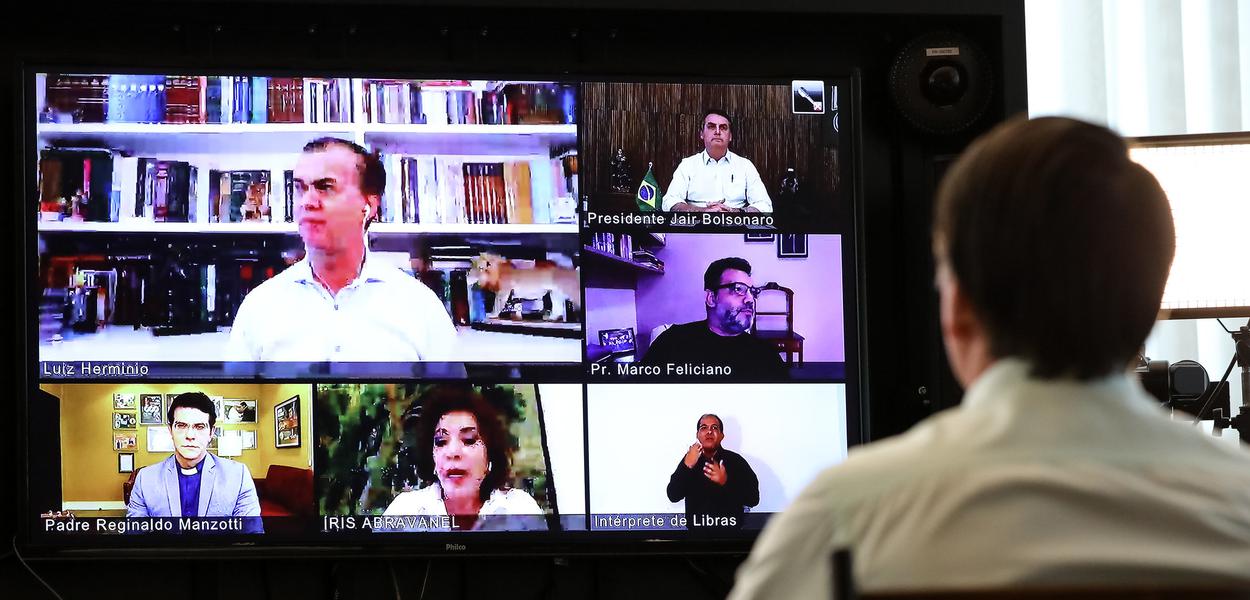 Jair Bolsonaro participa de videoconferência com lideranças religiosas em comemoração da Páscoa