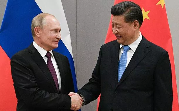 Relações Rússia-China entram em era dourada, diz Putin em encontro com Xi