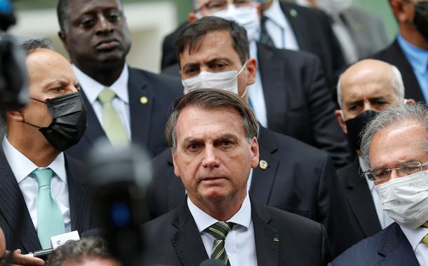 Bolsonaro e Guedes falam com jornalistas após audiência com o presidente do Supremo, Dias Toffoli. 07/05/2020