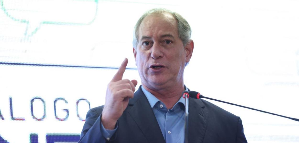 Ciro rebate Heleno e diz que general